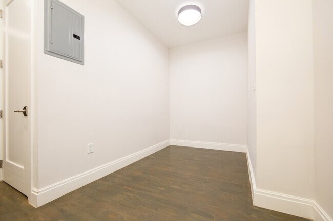 Building Photo - 45 Beekman St