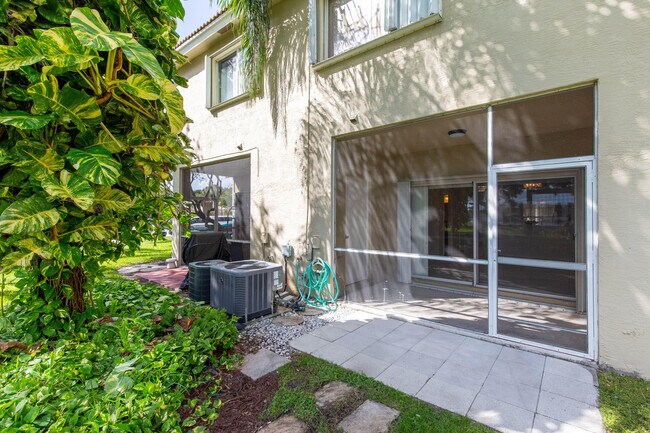 Building Photo - 6916 Crooked Fence Dr