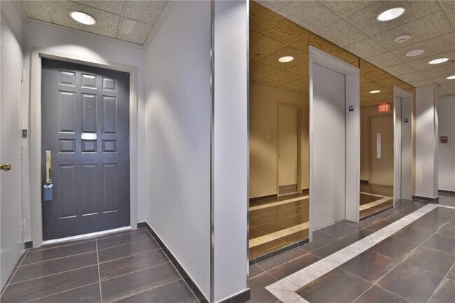 Building Photo - 40 N Interstate Hwy 35