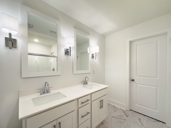 Building Photo - 126 Kingswood Cir