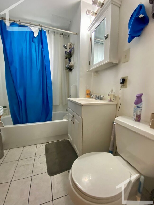 Building Photo - Best Deal on a Cat Friendly Apt.  Last Mon...