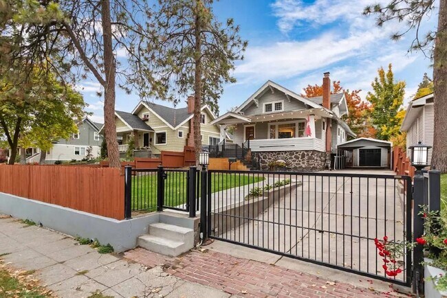 Building Photo - Welcome to this charming craftsman home ne...