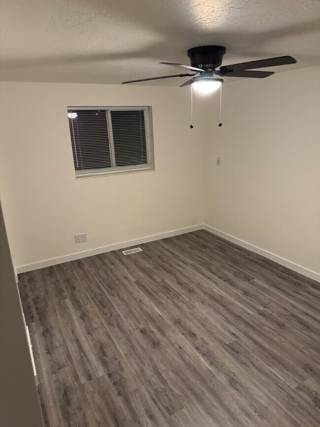 Building Photo - 5579 S 2800 W
