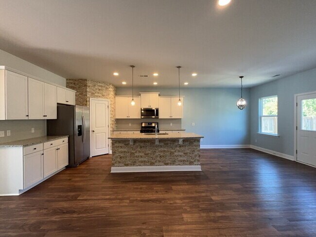 Building Photo - 203 Hayworth Rd