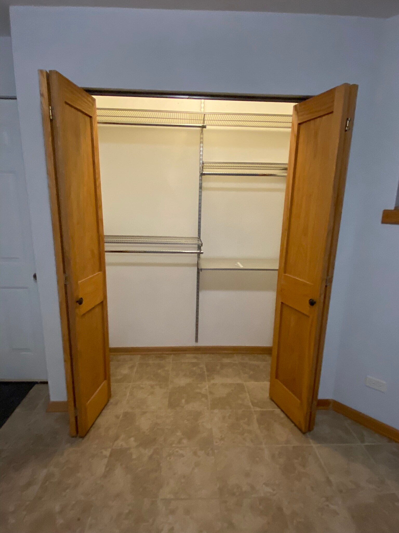 Bedroom 2, closet - 3014 W Palmer