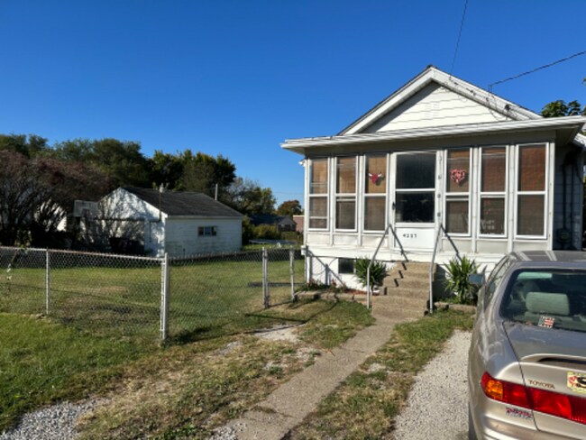 Building Photo - 4237 N Boulevard Ave