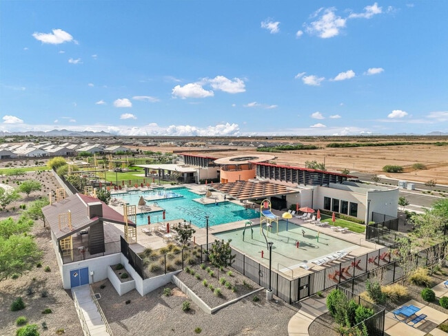 Building Photo - 30517 N Oak Dr