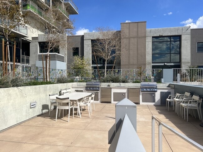 Building Photo - 353 E Bonneville Ave