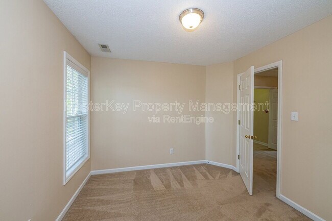 Building Photo - 4001 Winecott Dr