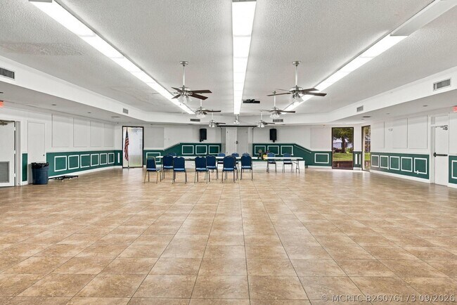 Building Photo - 113 Royal Pk Dr