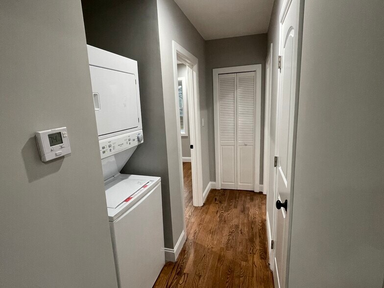 Building Photo - 273 56th Pl NE