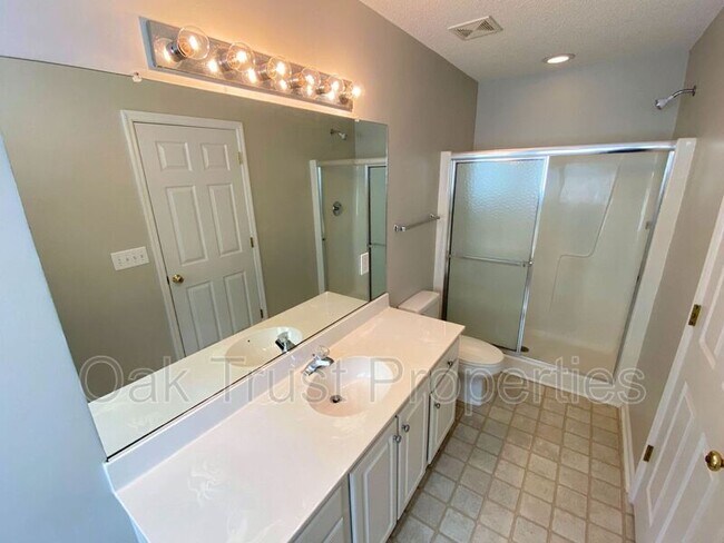 Building Photo - 110 Summer Trace Dr