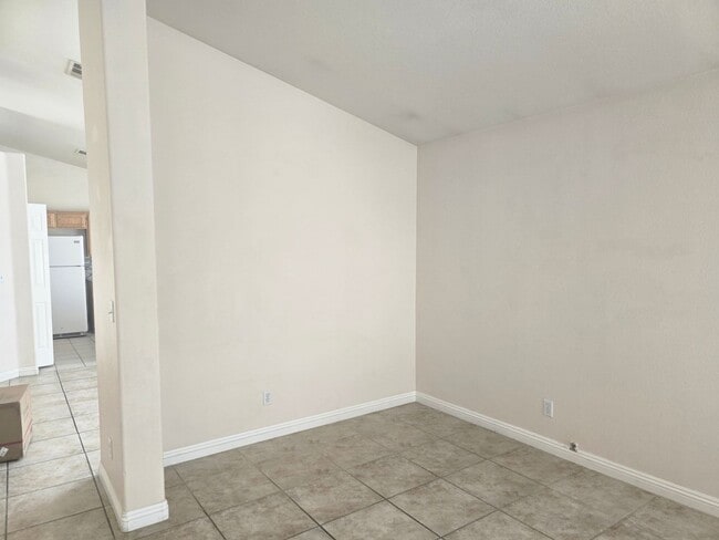 Building Photo - 3 bedroom home