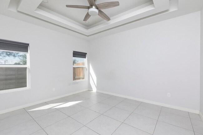 Building Photo - 1822 Sunset Dr