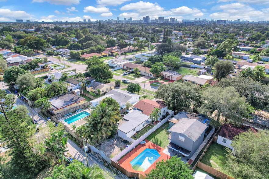 Building Photo - 2419 Coolidge St