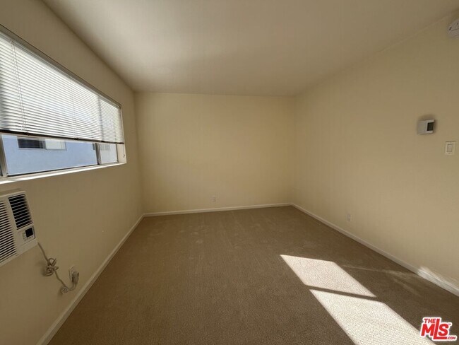 Building Photo - 11937 Darlington Ave