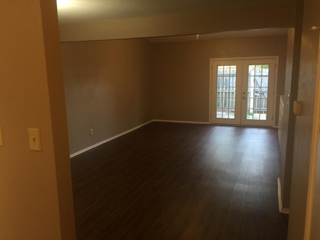 Building Photo - 2800 Longmire Dr