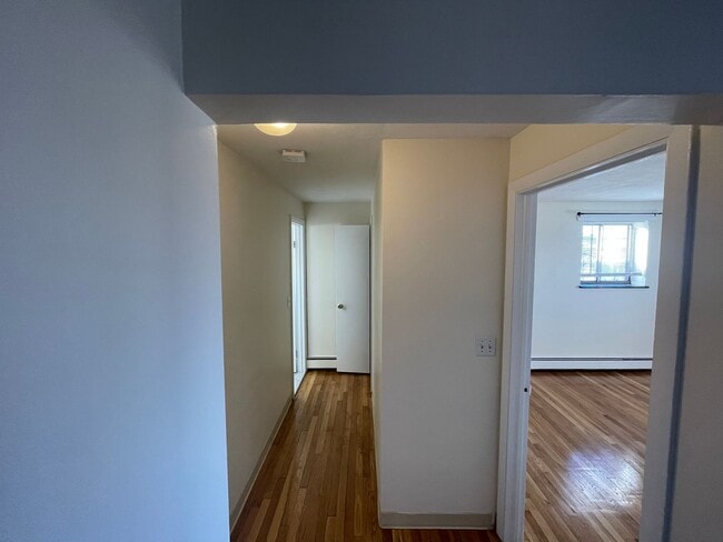 Building Photo - Cheap Watertown Square 1-bed