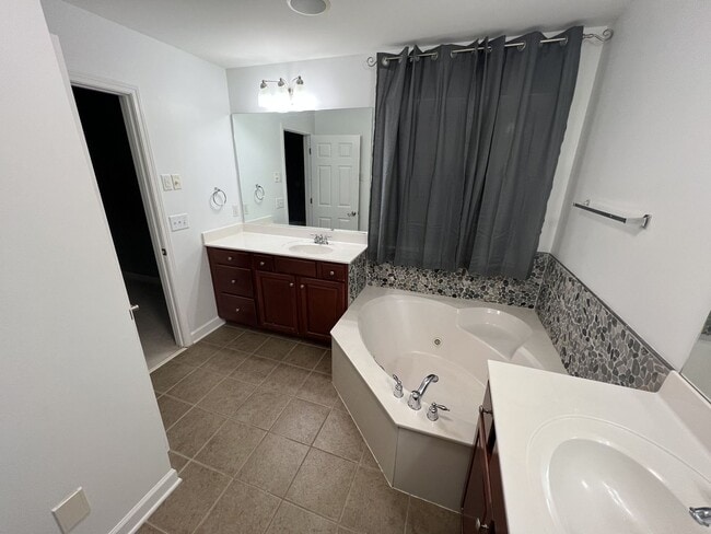 Building Photo - Great, large home in Franklin with home theater room!