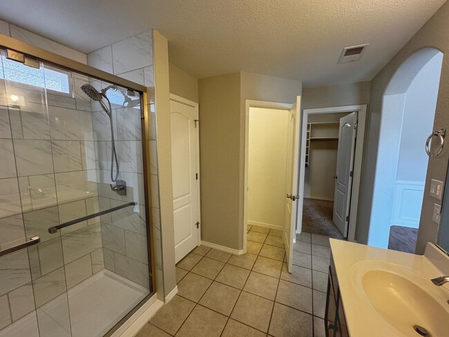 Building Photo - 8608 Quail Creek Ct NE