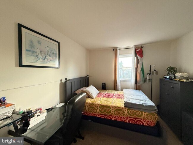 Building Photo - 410 N 5th Ave