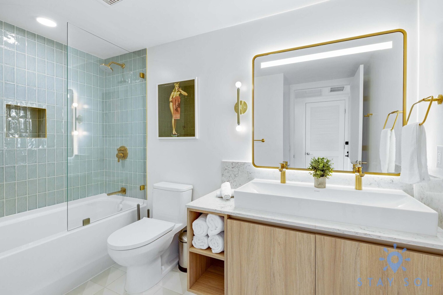 Building Photo - 601 NE 1st Ave