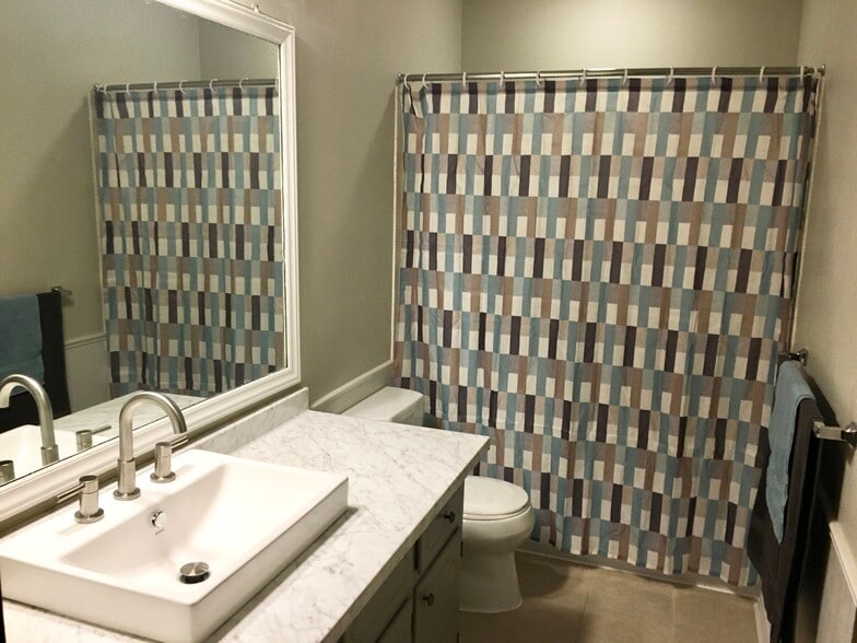 Master bath - 219 W 8th St