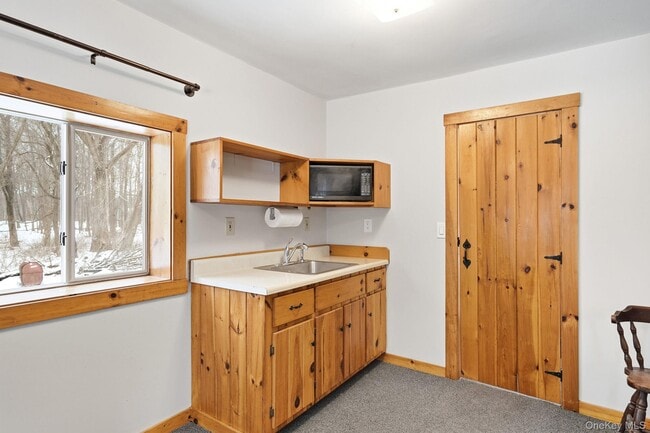 Building Photo - 744 Milltown Rd