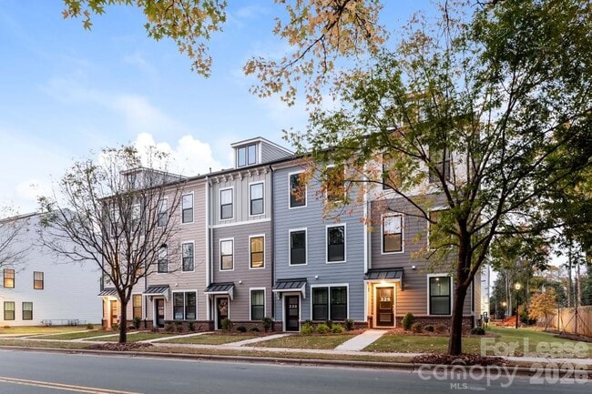 Building Photo - 1005 S Msn Ln