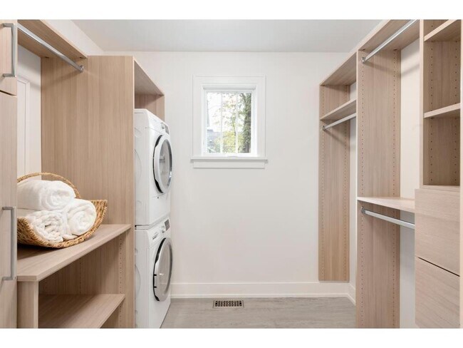 Building Photo - 231 Manitoba Ave