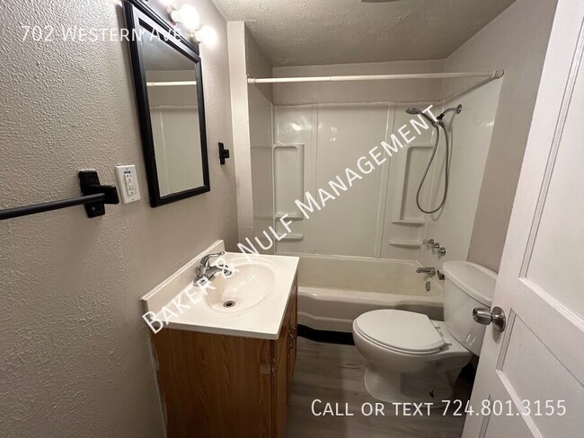 Building Photo - Recently Remodeled - Spacious Bedrooms