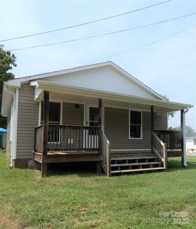 Primary Photo - 235 N Oakland Ave