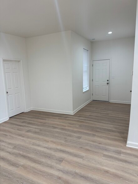 Building Photo - 3840 W Roosevelt Rd