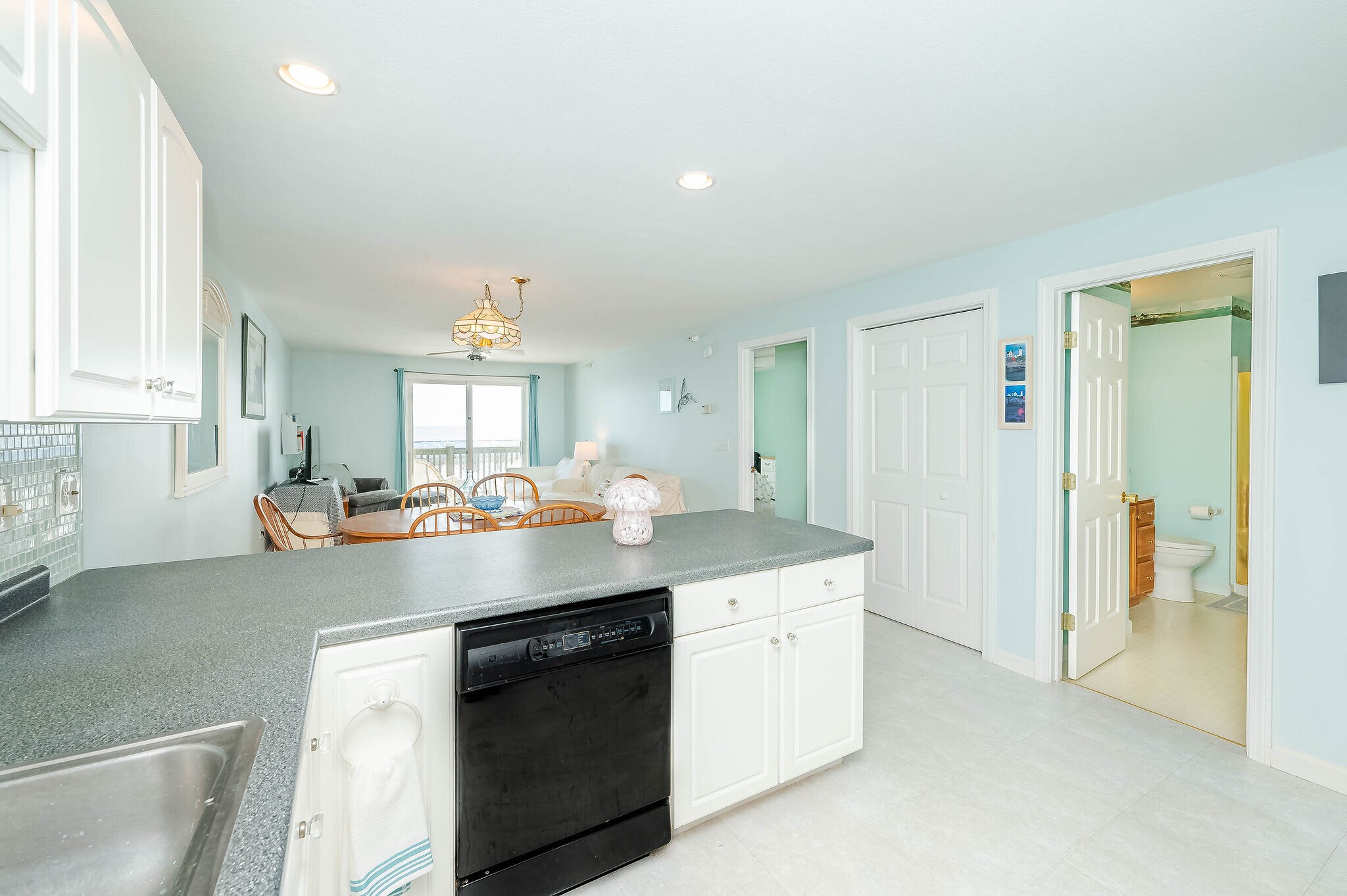 Building Photo - 790 York St