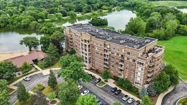 Building Photo - 125 Lakeview Dr
