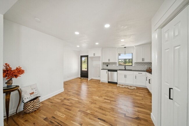 Building Photo - REIMAGINED/LIKE NEW...