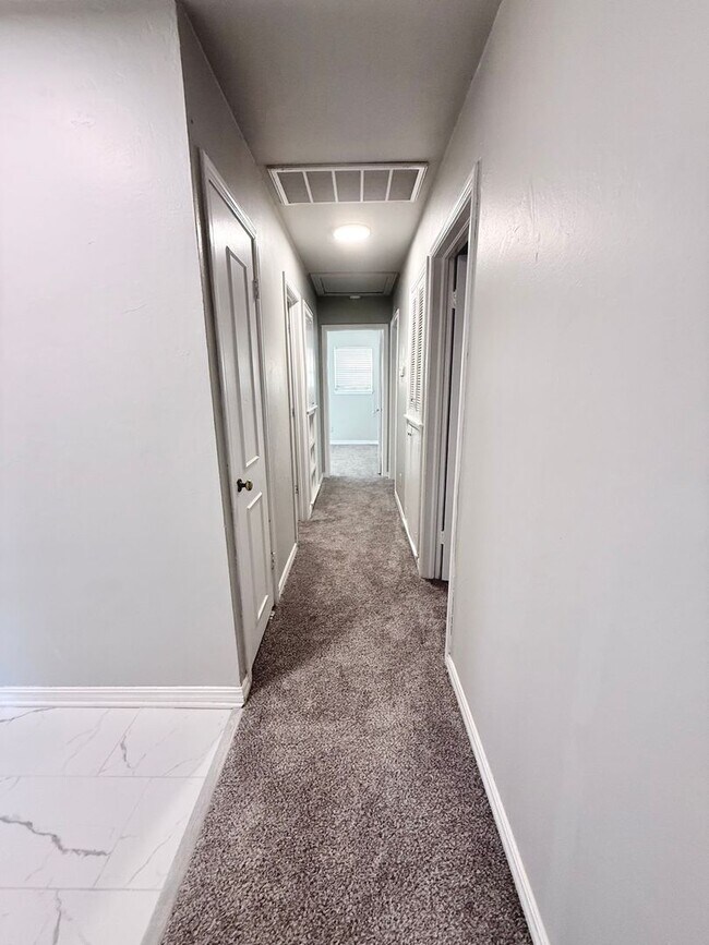 Building Photo - Charming 3 BD 1.5 BA w/ Bonus Room in the Village!!