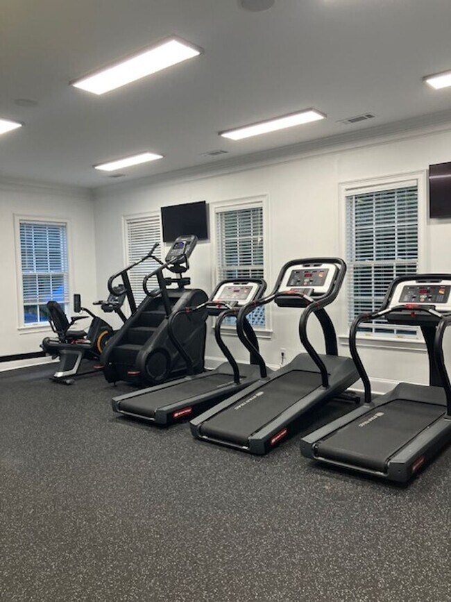 Building Photo - Fully Furnished: Stunning 3 - Bedroom 2.5 - Bath Townhome - Mt. Pleasant, SC