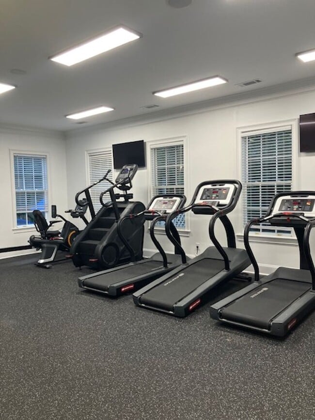 Building Photo - Fully Furnished: Stunning 3 - Bedroom 2.5 ...