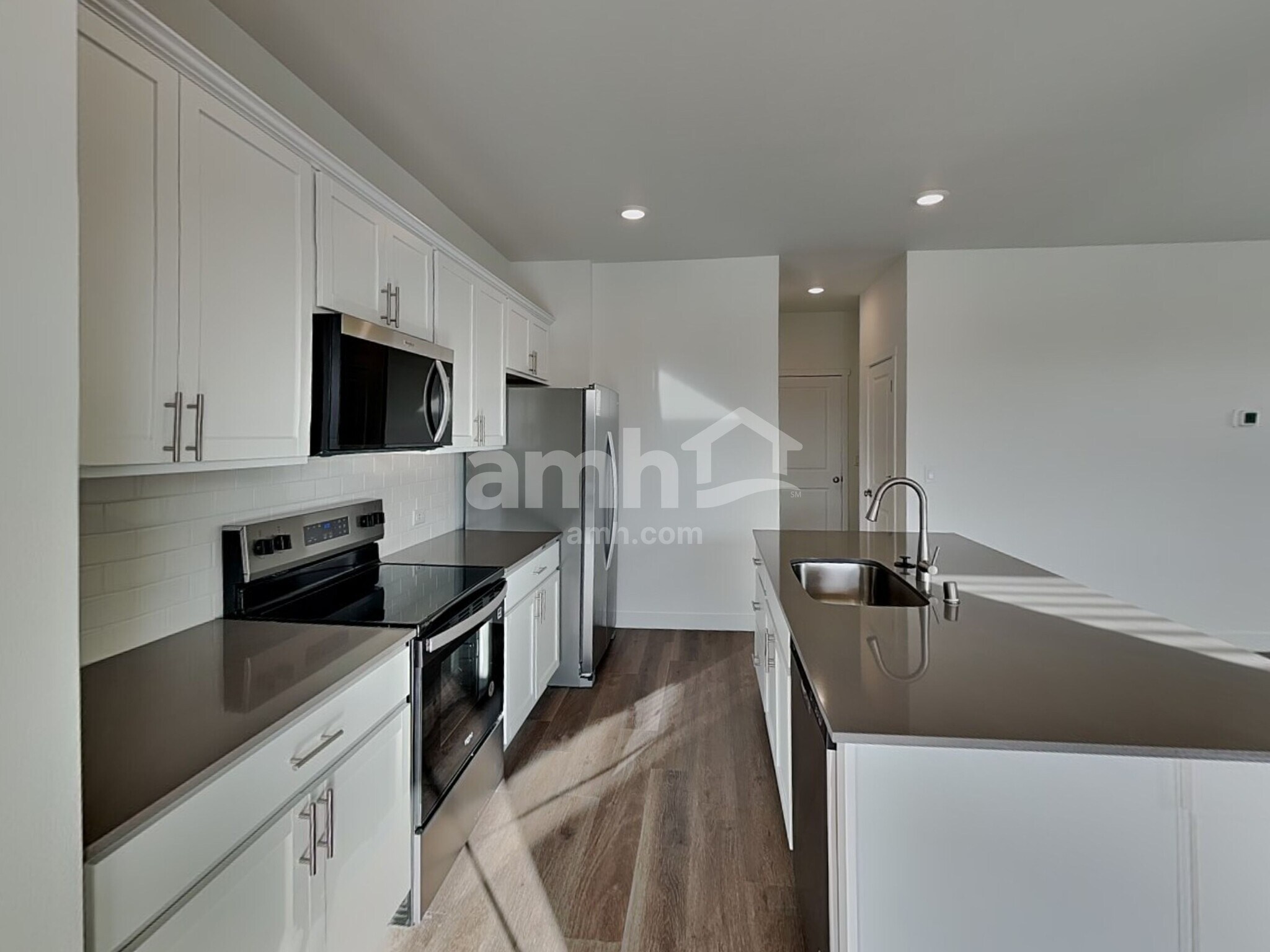 Building Photo - 4712 85th Dr NE