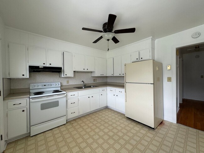 Building Photo - 4521 Northridge St NE
