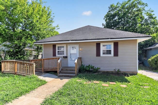 Building Photo - Cozy Three Bedroom Home!