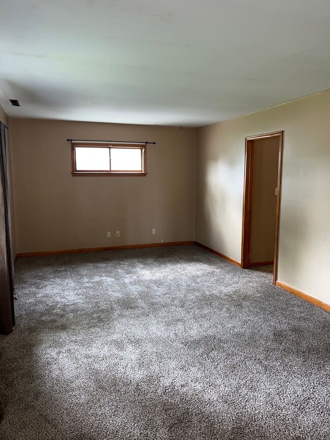 Building Photo - 3 Bedroom home