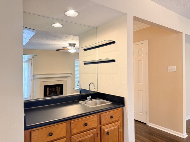 Building Photo - 16042 Pinyon Creek Dr