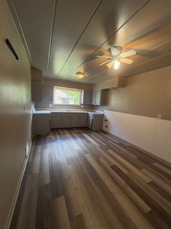 Building Photo - 623 Clifton Dr