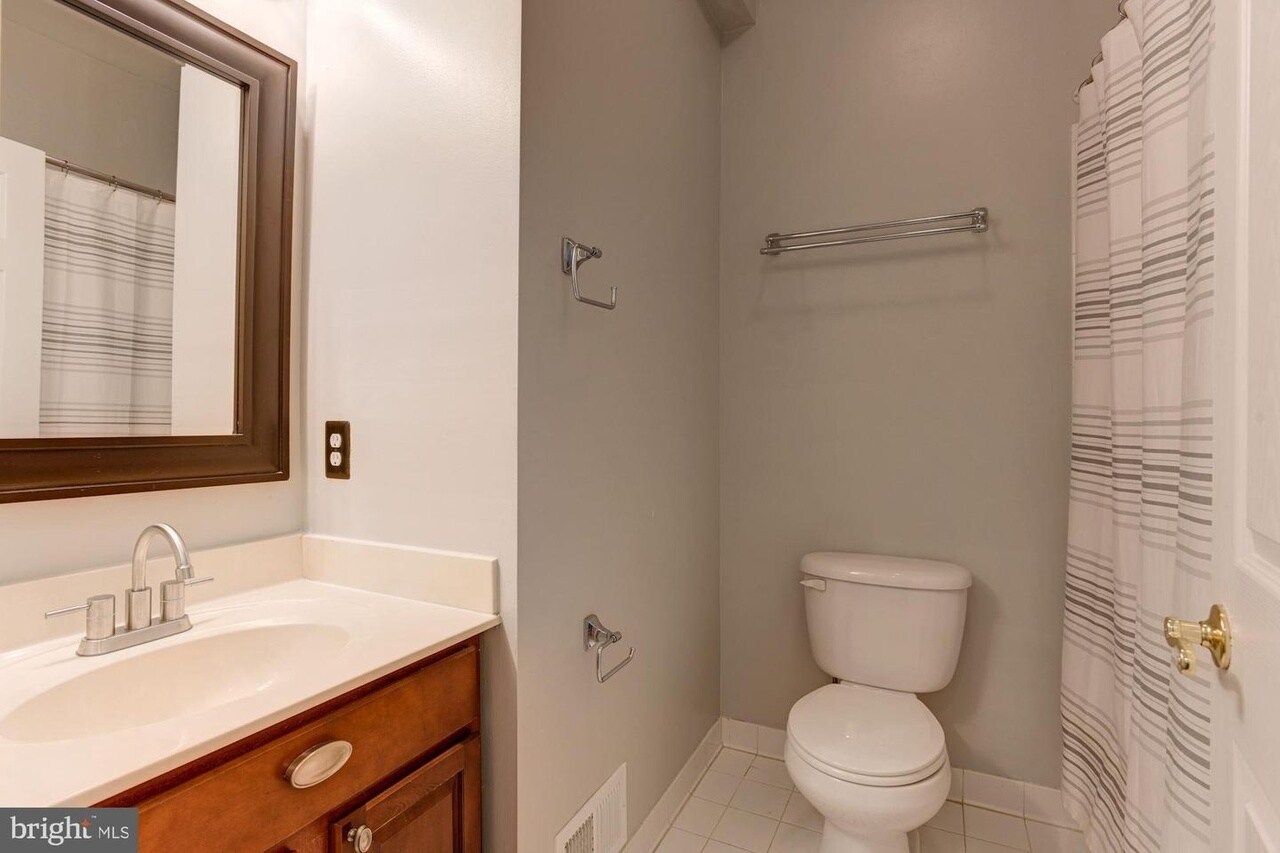 Building Photo - 81 W West St