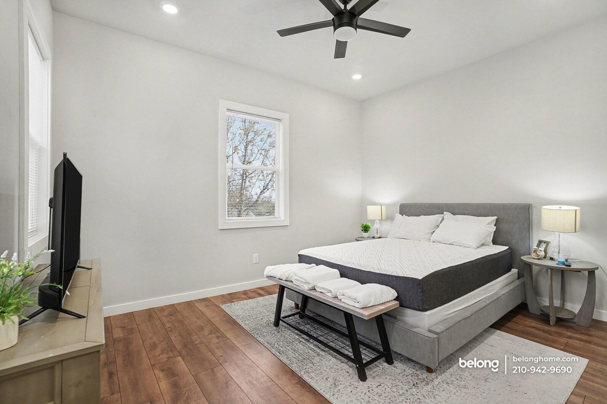 Building Photo - 1725 E Crockett St