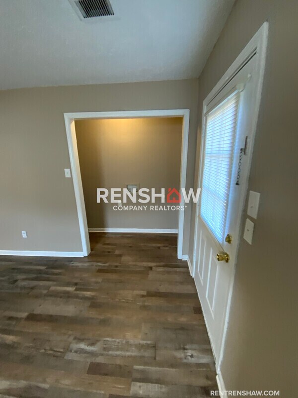 Building Photo - 632 Lee St