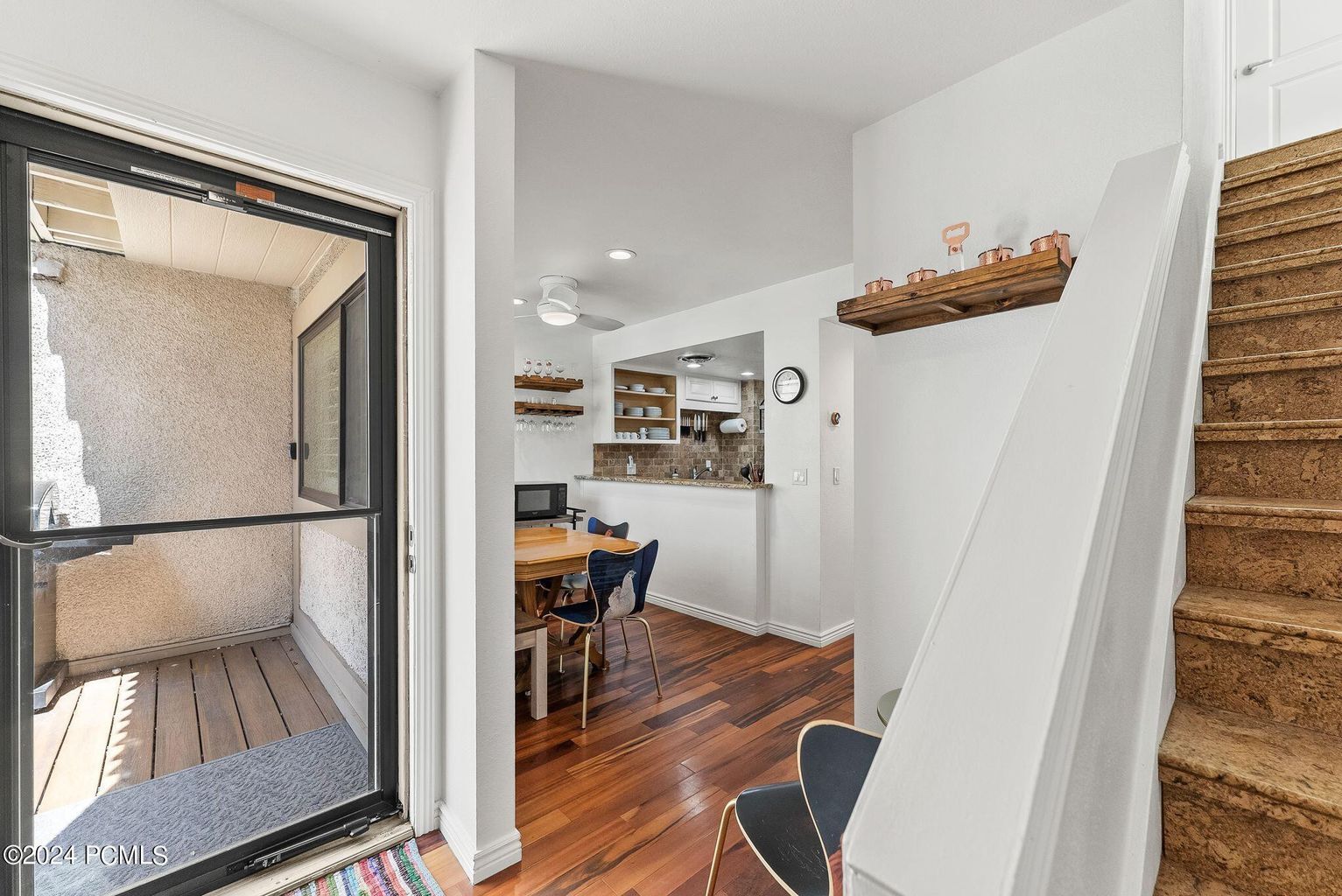 Entry to dining/kitche - 36 Racquet Club Dr