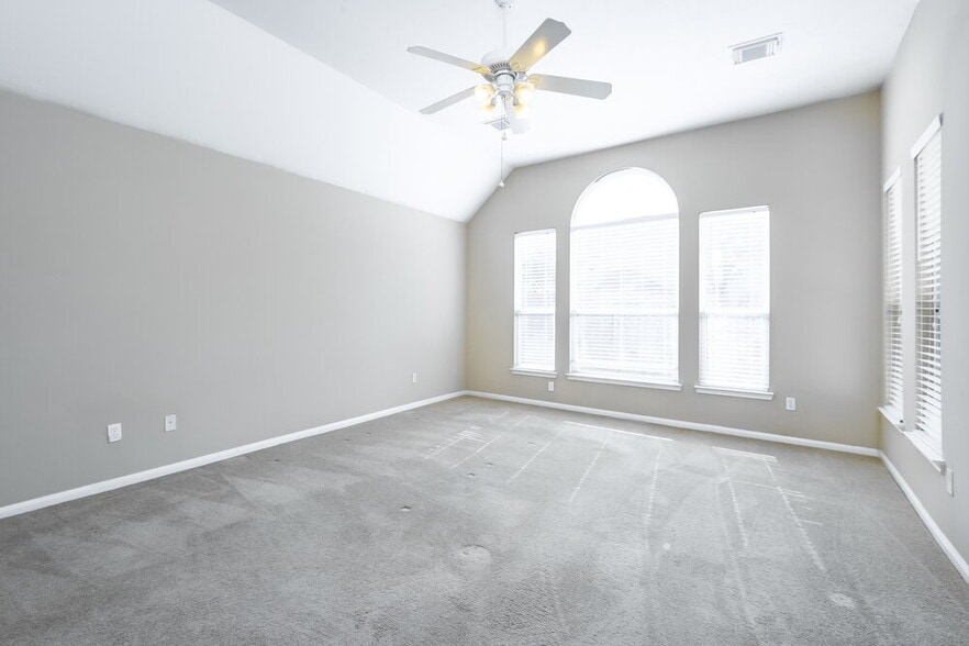 Building Photo - 3951 Eastland Lake Dr